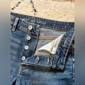 American Eagle stretch Tomgirl button fly jeans. Size 8 Reg NWOT